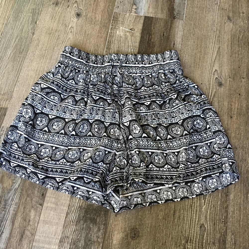 LF House of Three B&W Aztec Shorts 8 High Waisted